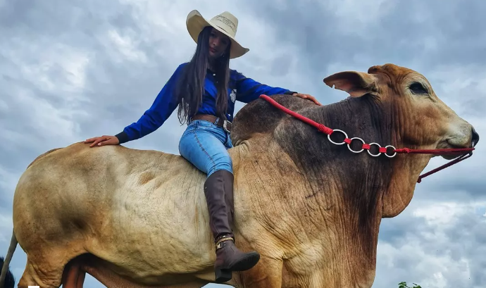 Conheça a grande domadora de touros, Fernanda Ataíde 